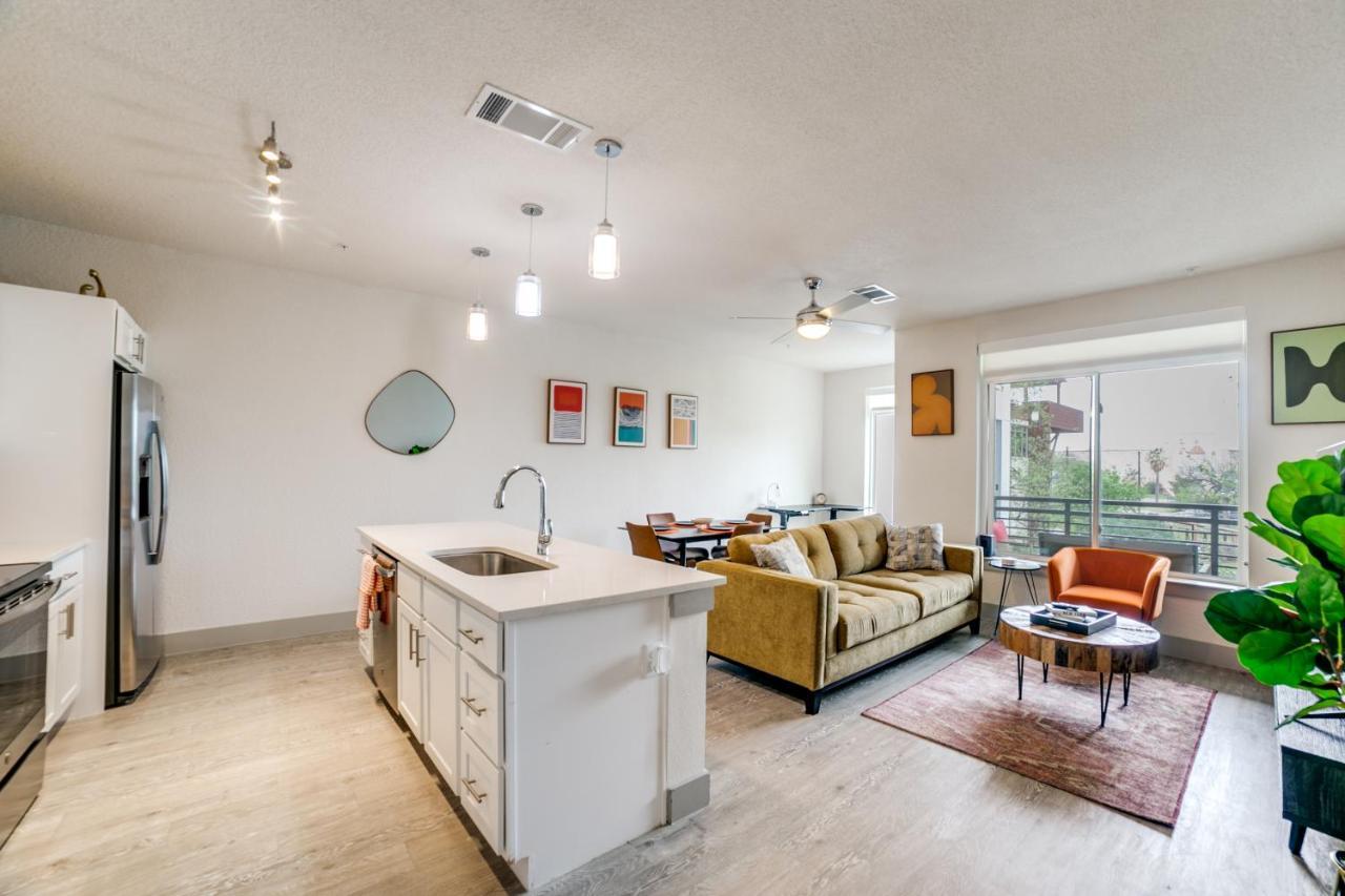 Downtown Apartment With Riverwalk Views Free Parking Pet Friendly Centrally Located On The Riverwalk ซานอันโตนิโอ ภายนอก รูปภาพ